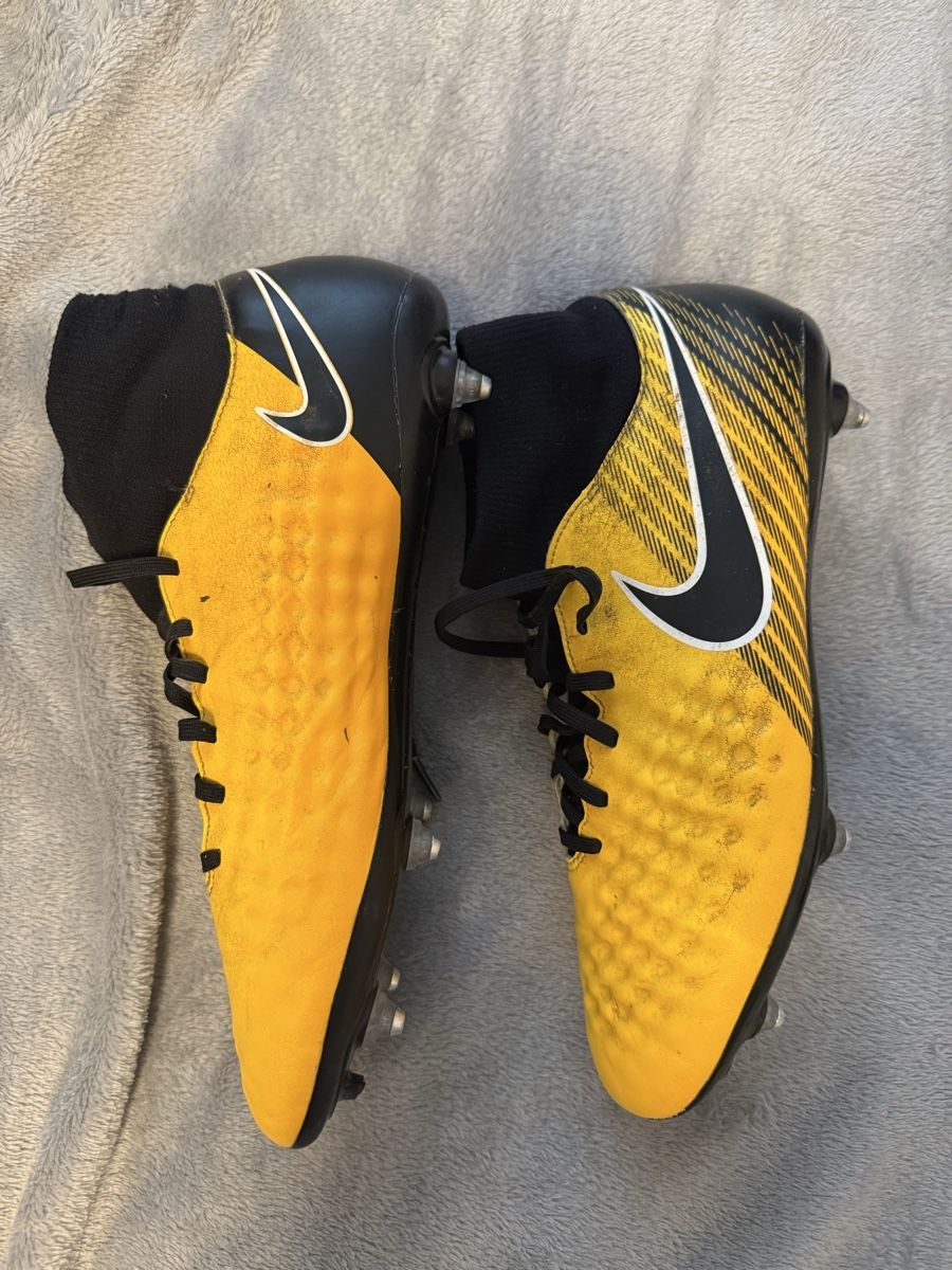Nike Scarpe da uomo: NIKE FUSSBALLSCHUHE MIT STOLLEN – Usato da St. Moritz venduto da ari_9fcv 5