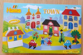 Hama Bügelperlen Packung mit 6000 Midi Perlen Town 3026