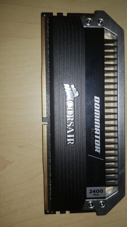 DOMINATOR® PLATINUM 16GB (4 X 4GB) DDR4 DRAM 3200MHz C16 Memory Kit