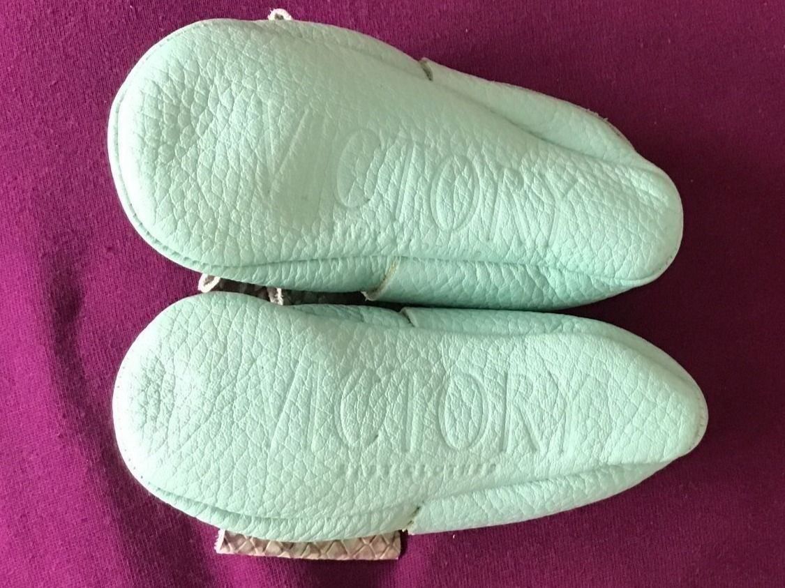 Scarpe per ragazzi: Neue Echt Leder Hausschuhe Gr:19-20 – Nuovo (secondo la descrizione) da Seuzach venduto da Tureda 1