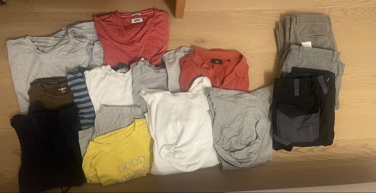 Lotti di vestiti: Kleider – Usato da Sargans venduto da Didis