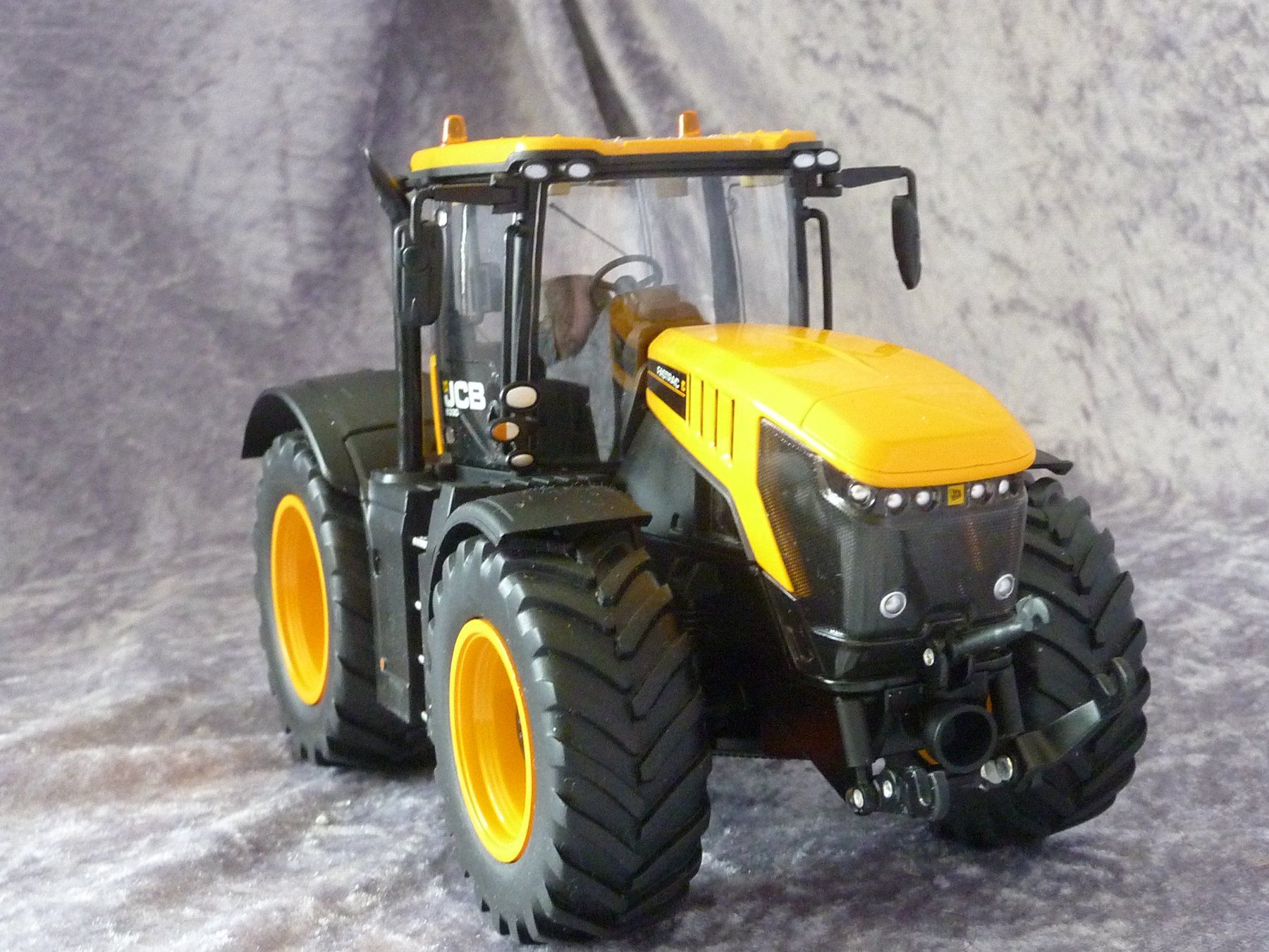 Wiking Modellbausätze & Standmodelle: JCB Fastrac 8330 1:32 – Neu (gemäss Beschreibung) aus Dürrenäsch von modellautos4you 4