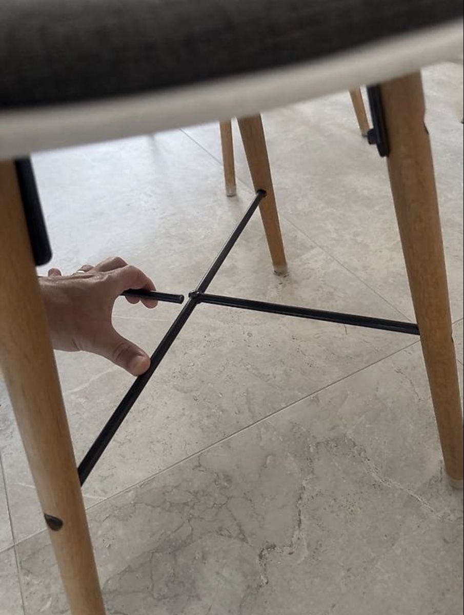 Tables: Table en verre & 6 chaises  – D'occasion à Colombier NE par NeuchOnline 4
