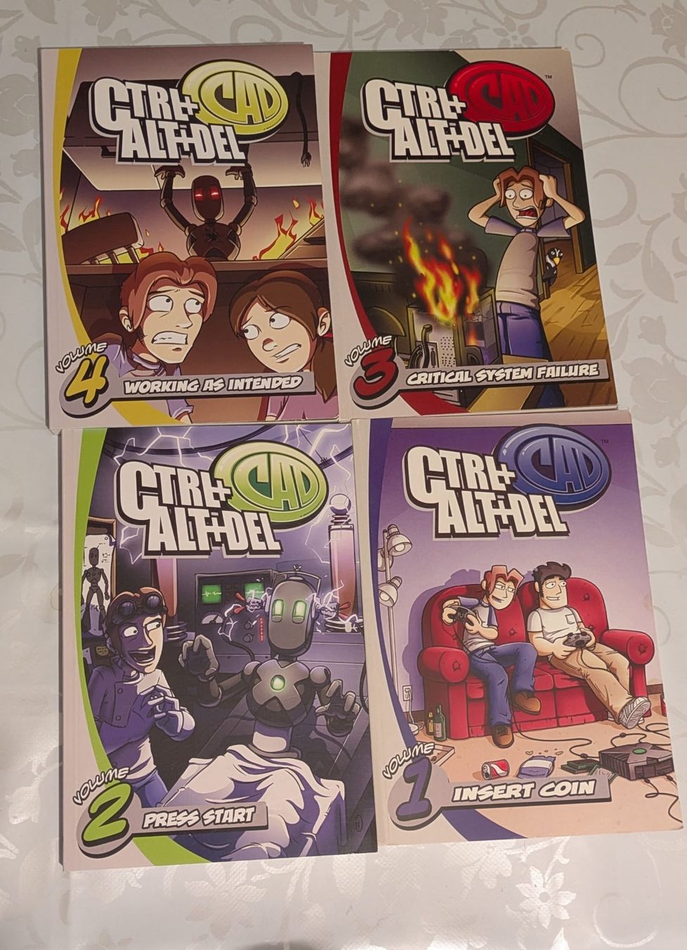 Fumetti: Ctrl+Alt+Del : Lot de 4 Tomes - Webcomic Gaming (Anglais) – Usato da Le Mont-sur-Lausanne venduto da ricardim