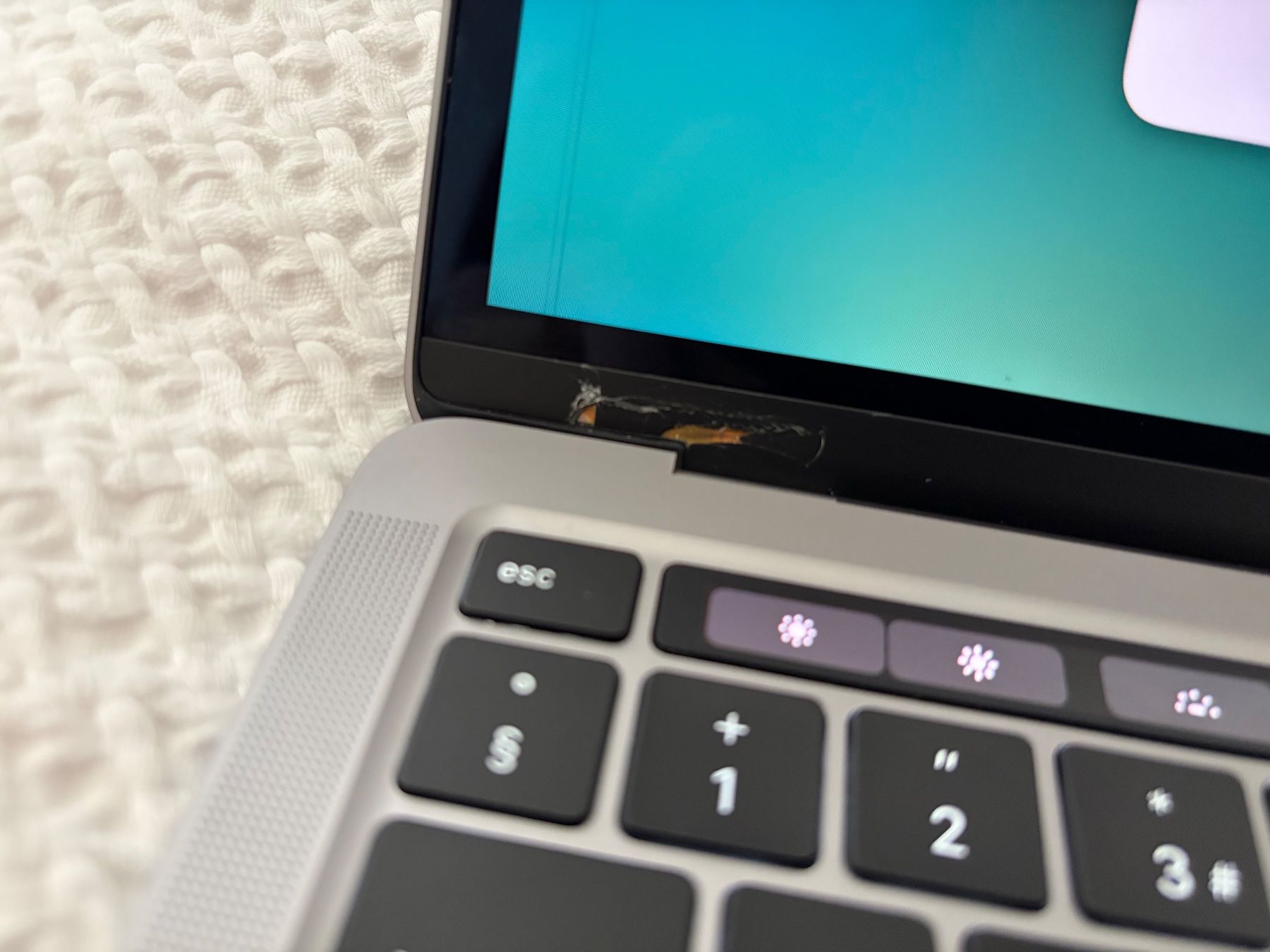 Apple Notebook: MacBook Pro 13" (M1) mit Beschädigung – Difettoso da Bülach venduto da a.ley 1