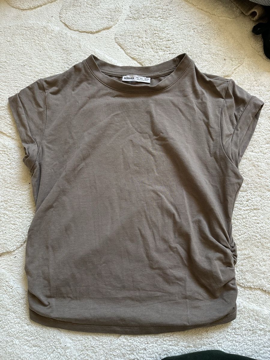 Bershka T-Shirts: tailliertes Shirt – Gebraucht aus Basel von ronjalg