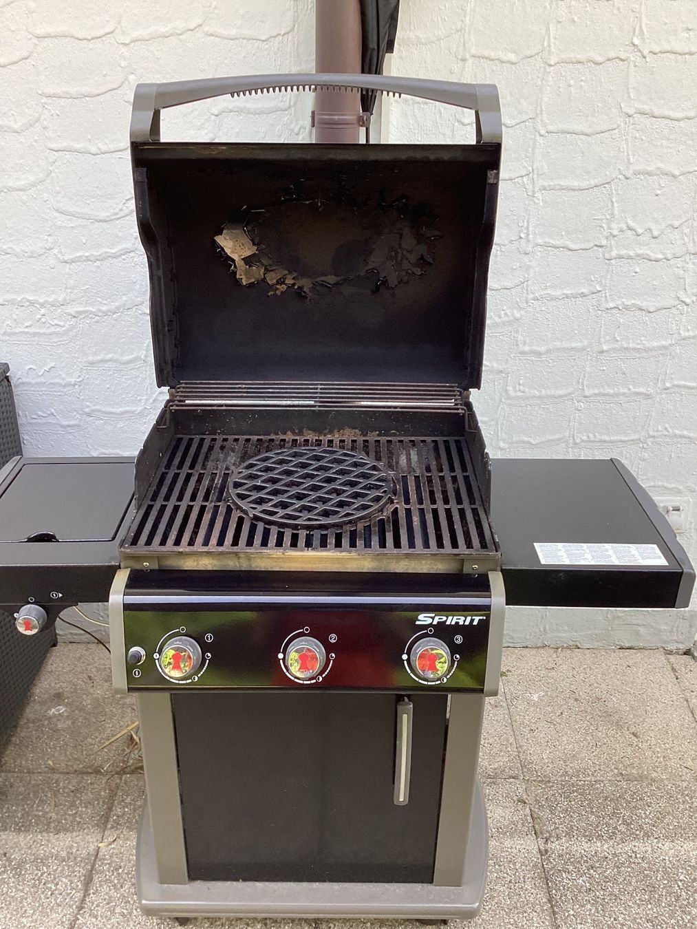Weber Grills: Weber Grill Spirit E-320 mit neuen flavorizer Bars – Gebraucht aus Vezia von  1