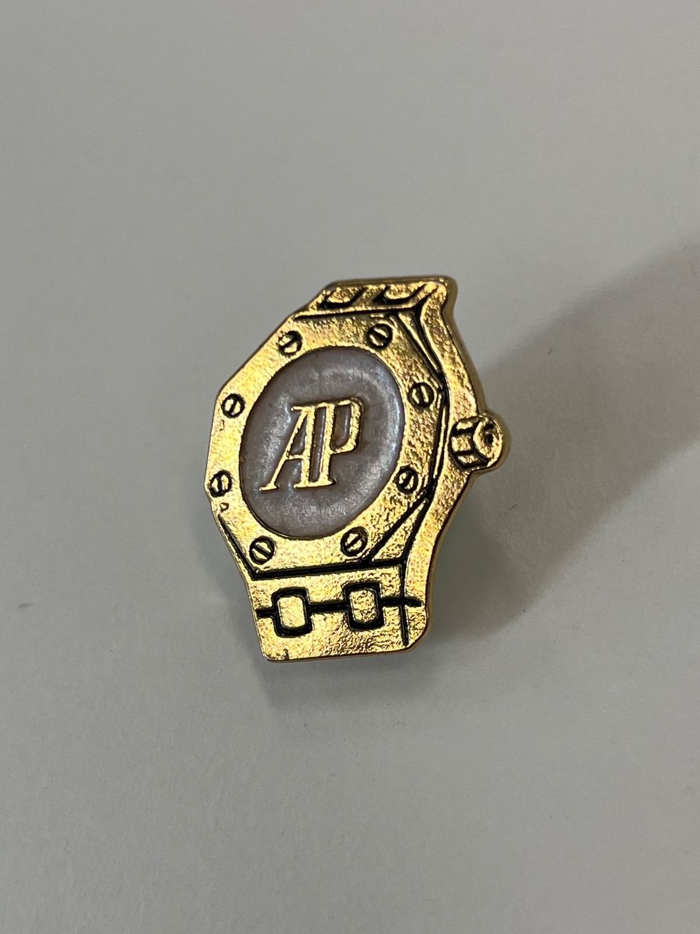 Swiss Placchette & Badge: AUDEMARS PIGUET Royal Oak Pin – Usato da Biel/Bienne venduto da Universal84 1