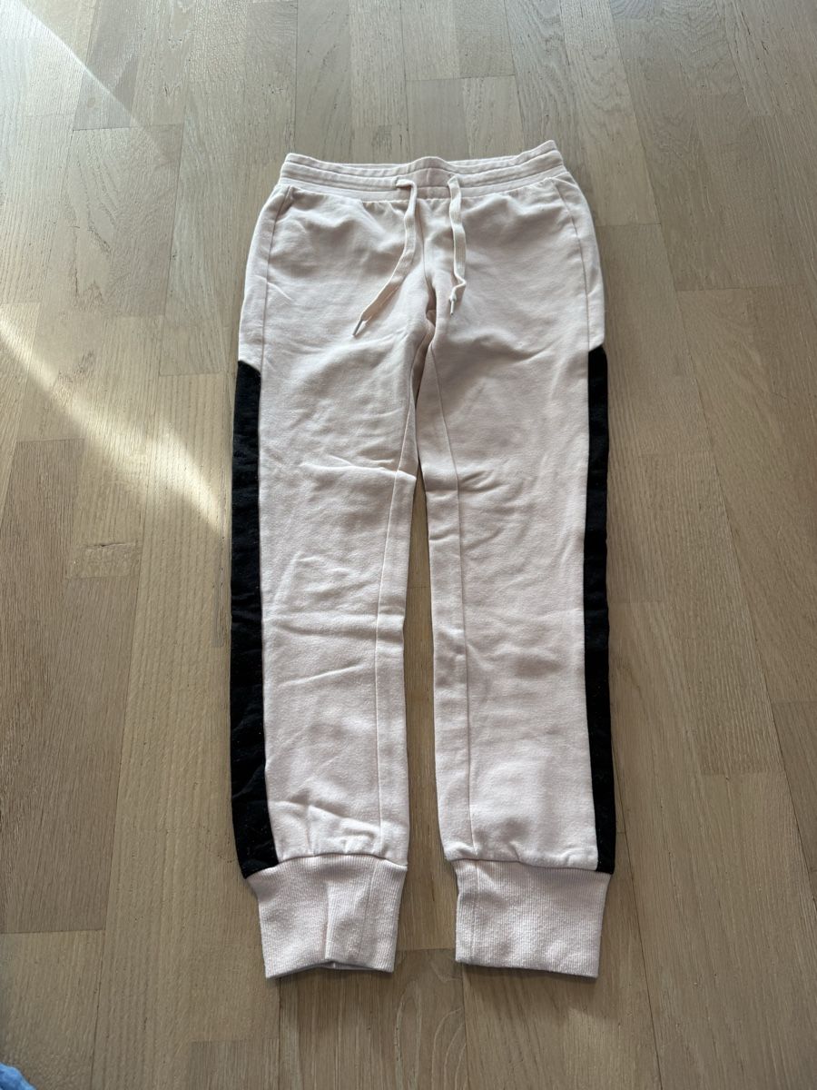 Pantalons: Firefly Mädchen Jogginghose Gr. 122/128 – D'occasion à Winkel par zucchetti