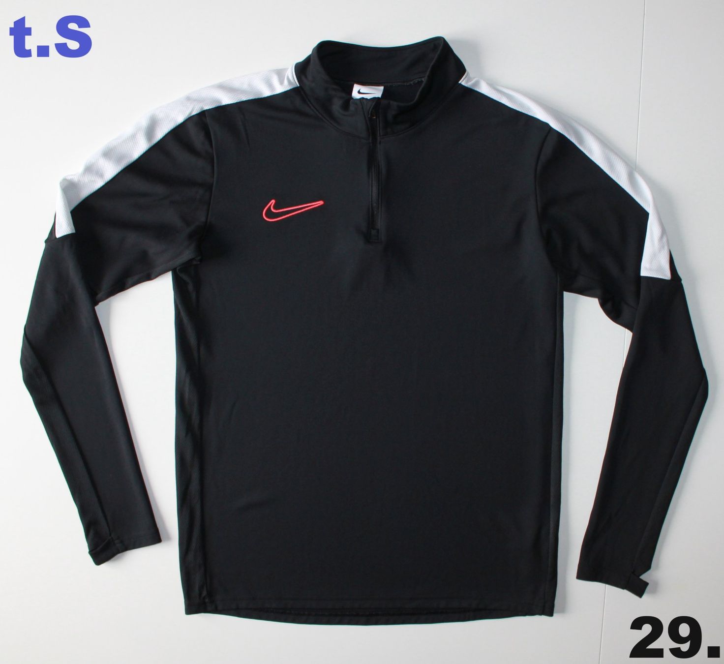 Nike Pullover & Sweatshirts: Pull Nike DRI-FIT noir  t. S – Gebraucht aus Peseux von Gilloss