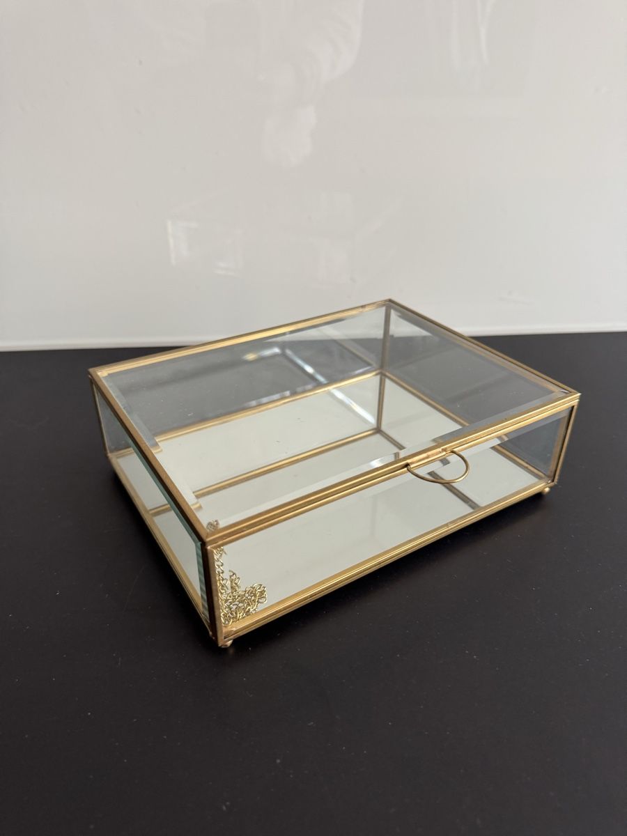 Portagioie: Two Glass Display Boxes with Brass Frame and Mirror Base – Usato da Zug venduto da dadadel 2