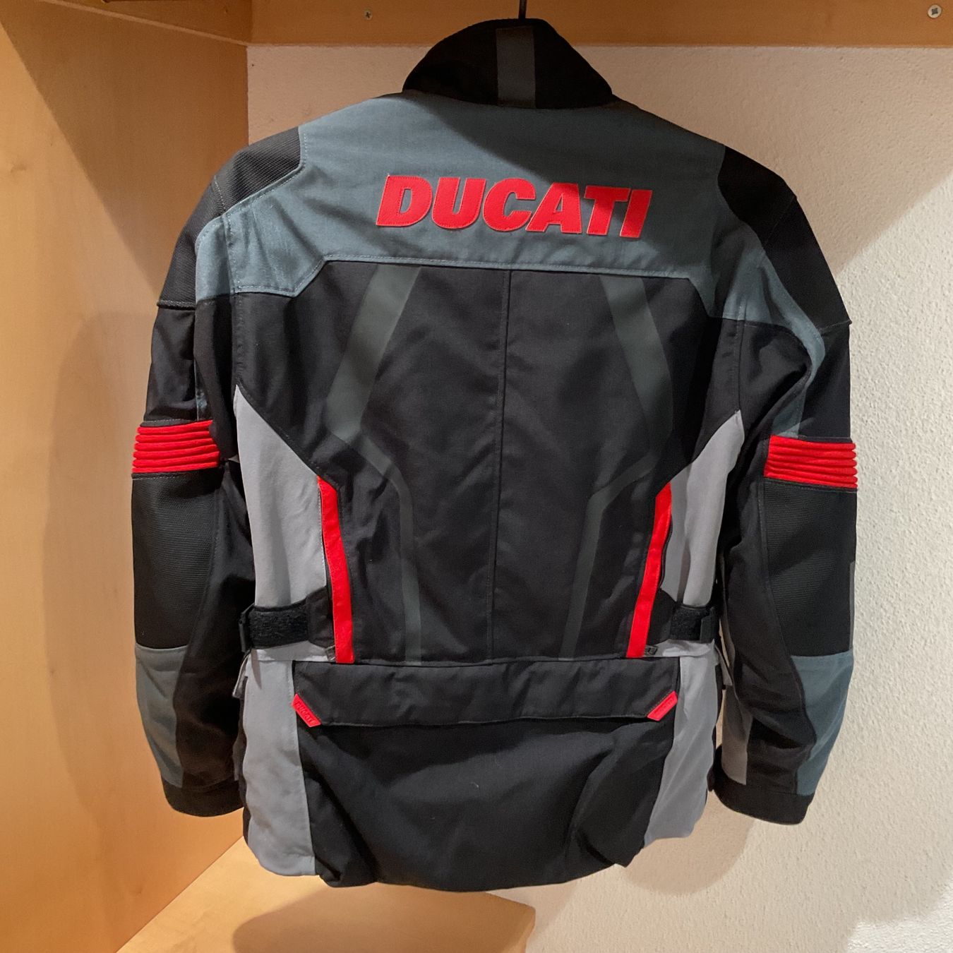 Completi, tute sportive e funzionali: Ducati Motorradkleider – Usato da Basadingen venduto da bri_7lx9 3