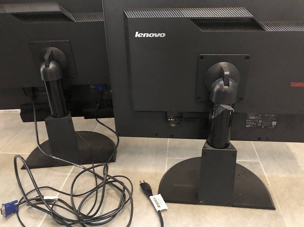 Monitor: Zwei Lenovo Bildschirme – Usato da Berg TG venduto da nolliev1 3