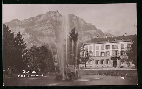 Cartoline postali: Glarus, Hotel Glarnerhof mit Springbrunn – Usato da Berlin venduto da bartko-reher