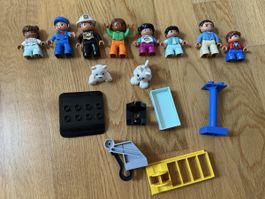 8 Duplo Figuren und 2 Tiere plus Einzelteile 