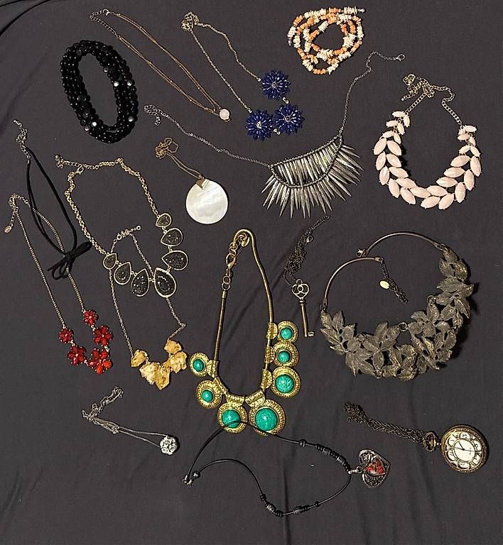 Catenine: Div. Halsketten (Modeschmuck) – Usato da Muri AG venduto da tiffer26