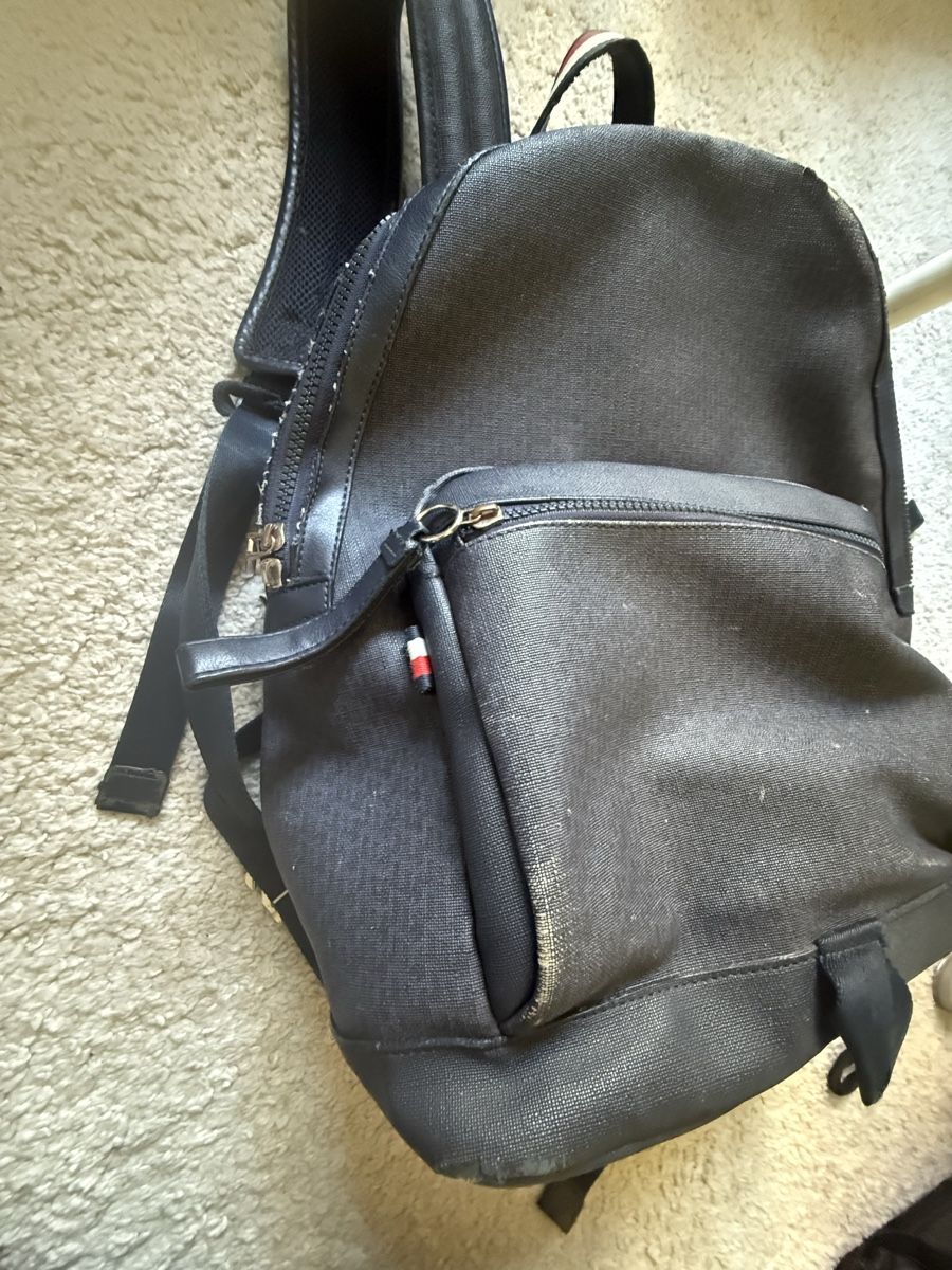 Tommy Hilfiger Rucksäcke: Sac à dos Tommy Hilfiger bleu marine – Gebraucht aus Villars-sur-Ollon von rom_852b 4