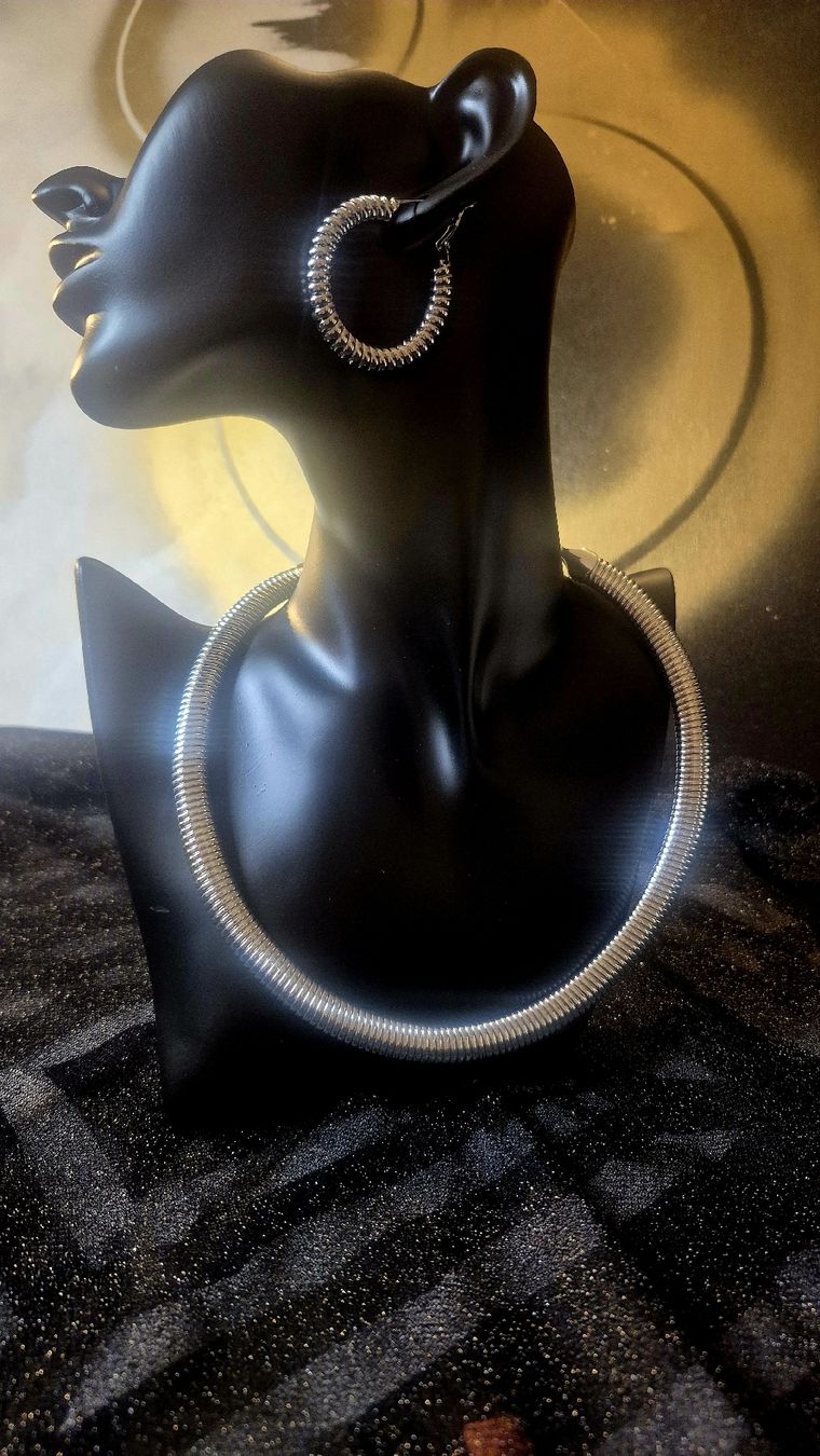 Altri gioielli: Set collana e orecchini cerchio effetto molla argento – Nuovo (secondo la descrizione) da Giubiasco venduto da Stefaniav 2