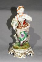 Edeldame mit Korb am Arm aus berühmter Spanischer Manufaktur