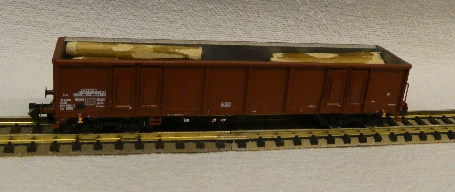 Fleischmann Modellini di ferrovie: 2 Stk Hochbordwagen Fleischmann mit Holzstämme – Nuovo e nell'imballaggio originale da Rupperswil venduto da Ropi03 2