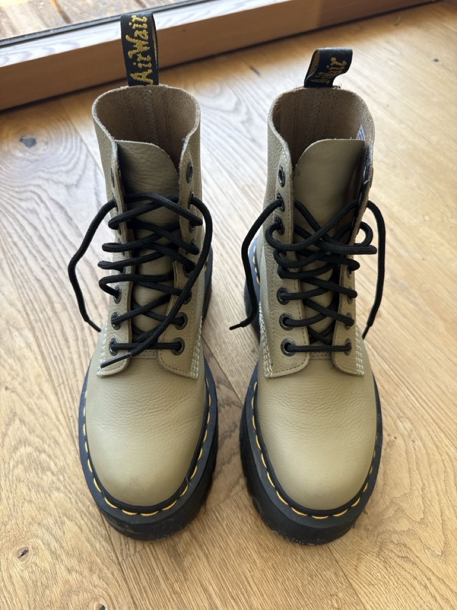 Scarpe da donna: Dr. Martens Stiefel – Nuovo (secondo la descrizione) da Worblaufen venduto da ste_2qwj 1