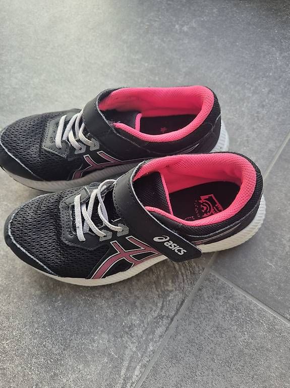 Asics Schuhe für Jungen: Asics Turnschuhe Grösse 35 – Gebraucht aus Moosseedorf von shu_xbn8