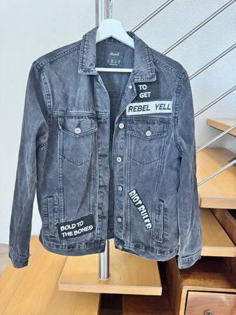 veste en jean avec motifs