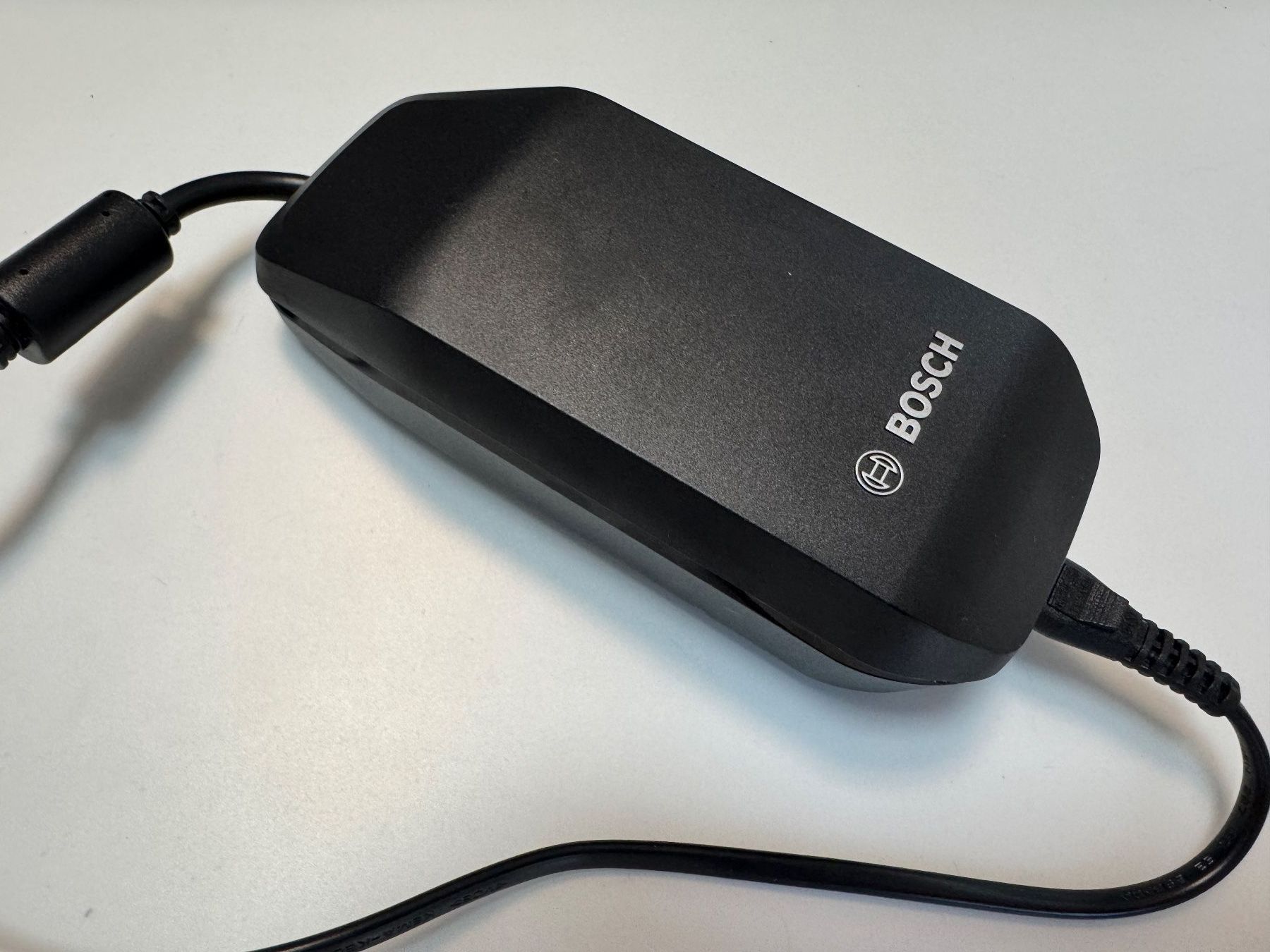 Bosch Chargeurs: Bosch eBike Ladegerät BPC3200 gebraucht, mit Kabel – D'occasion à Schaffhausen par AGAF