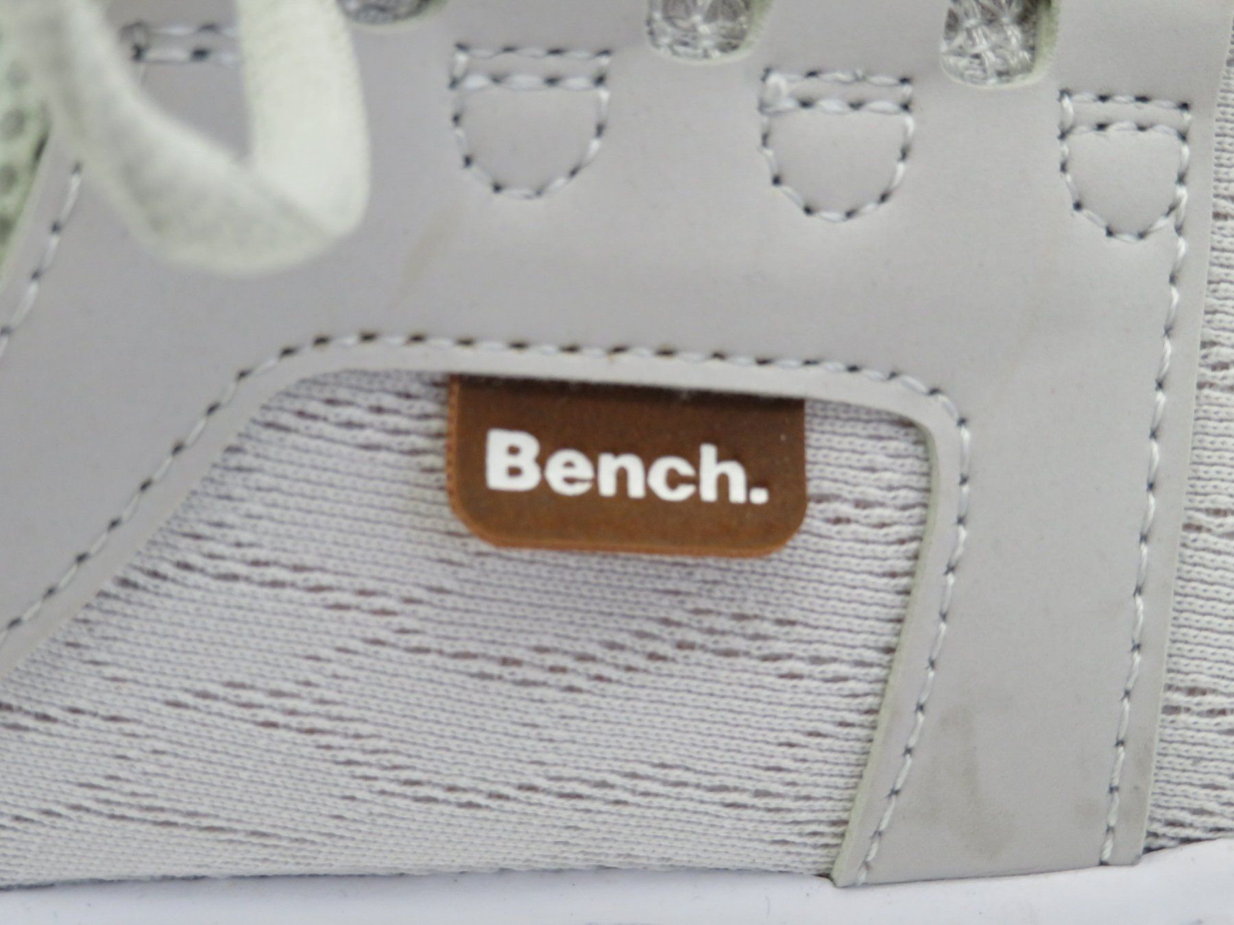 Bench Herrenschuhe: Bench Sneakers in Grau und Rosa – Gebraucht aus Reinach BL von WBZ-Flohmarkt 3