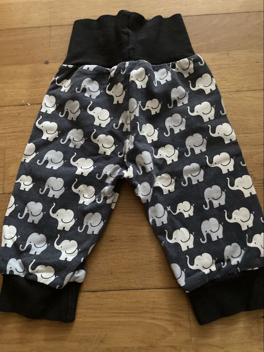 Pantaloni: Süsse Pumphose mit Elefantenmuster – Usato da Weinfelden venduto da sab_s5d9