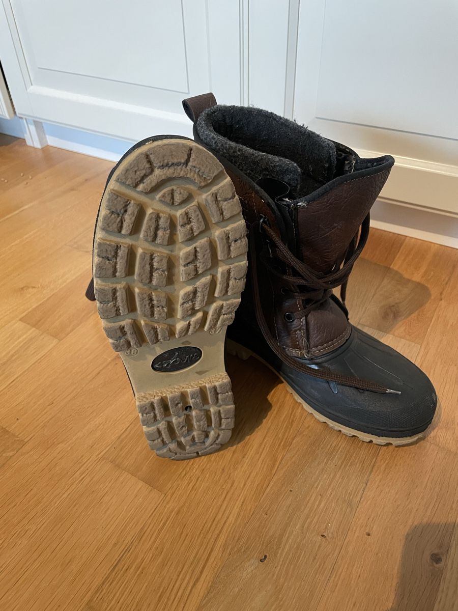 Scarpe da donna: Winterstiefel Grösse 37/38 Damen/Kinder – Usato da Zürich venduto da lydia.joray 1