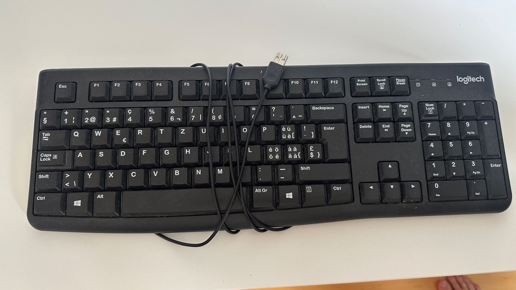 Logitech Tastaturen: Logitech Tastatur CH Layout USB schwarz gebraucht – Gebraucht aus Thun von yvonne.95