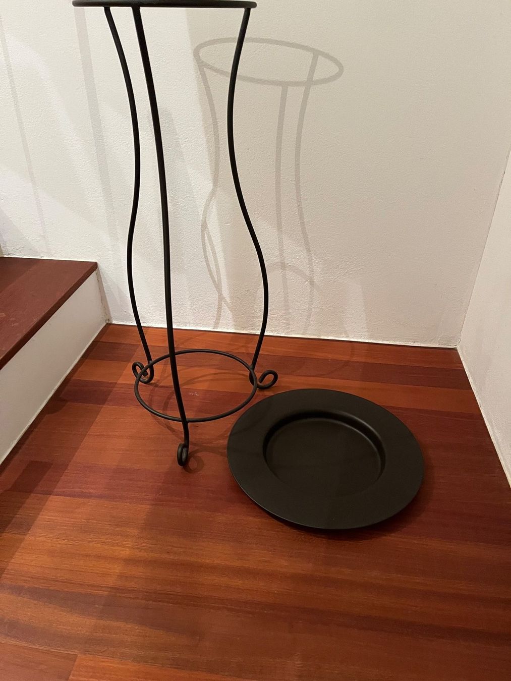 Sonstige Dekorationen & Accessoires: Schwarzer Blumenständer / Kerzenständer, Top Zustand! – Gebraucht aus Bronschhofen von GiuseppinaLuisa 3