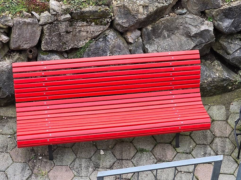 Panchine: Restaurierte Gartenbank Rot – Usato da Staufen venduto da sandy23