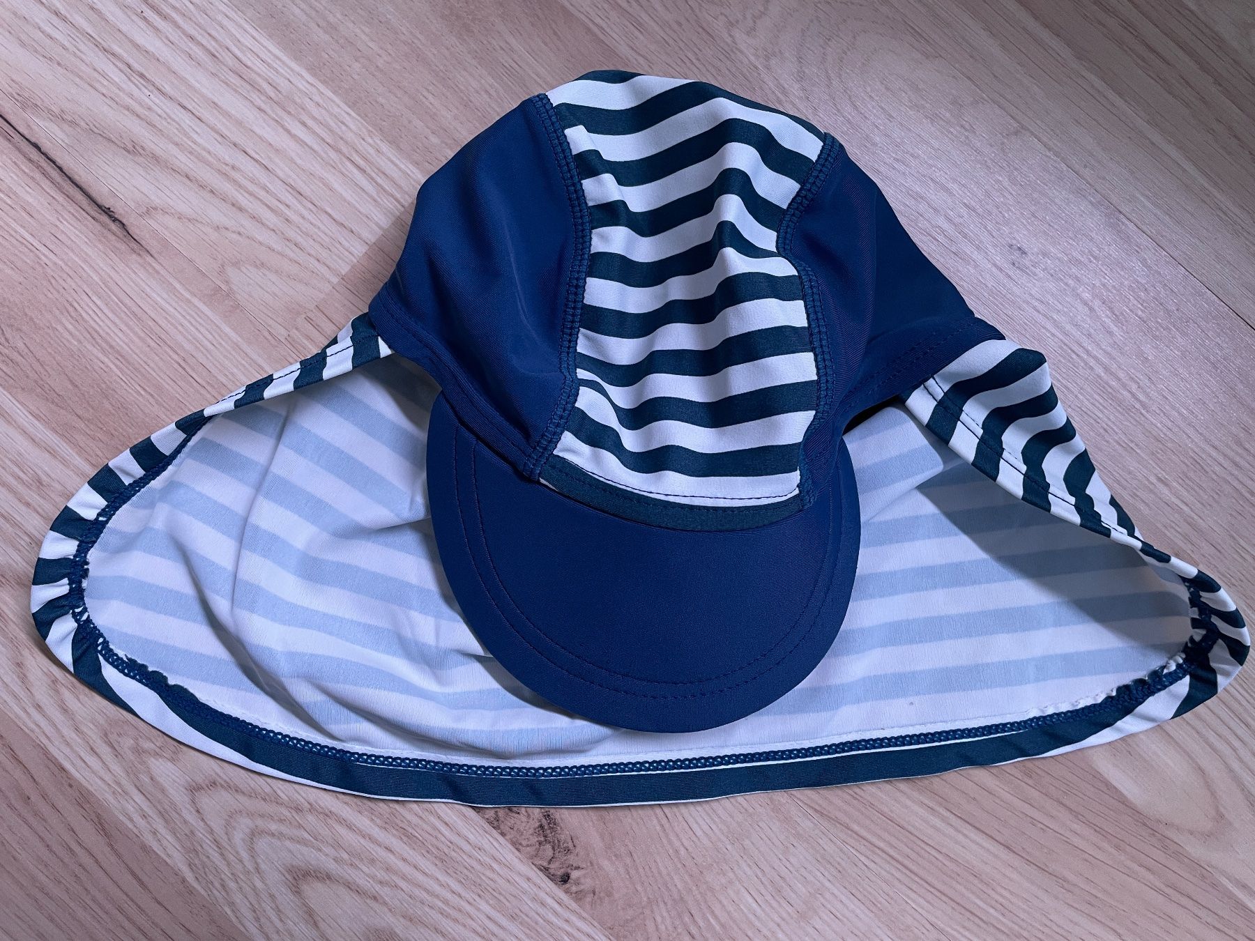 Altro abbigliamento per bambino: Badehut Grösse 53cm, gestreift, guter Zustand – Usato da Himmelried venduto da kern.marko 1
