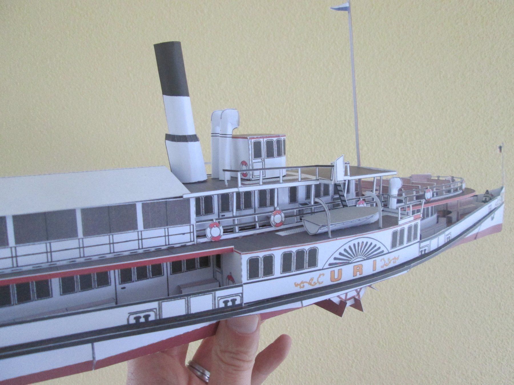 Kit di modellismo & Modellini statici: Dampfschiff Uri Modellbogen 1:100 – Nuovo e nell'imballaggio originale da Sempach venduto da Pilatus20