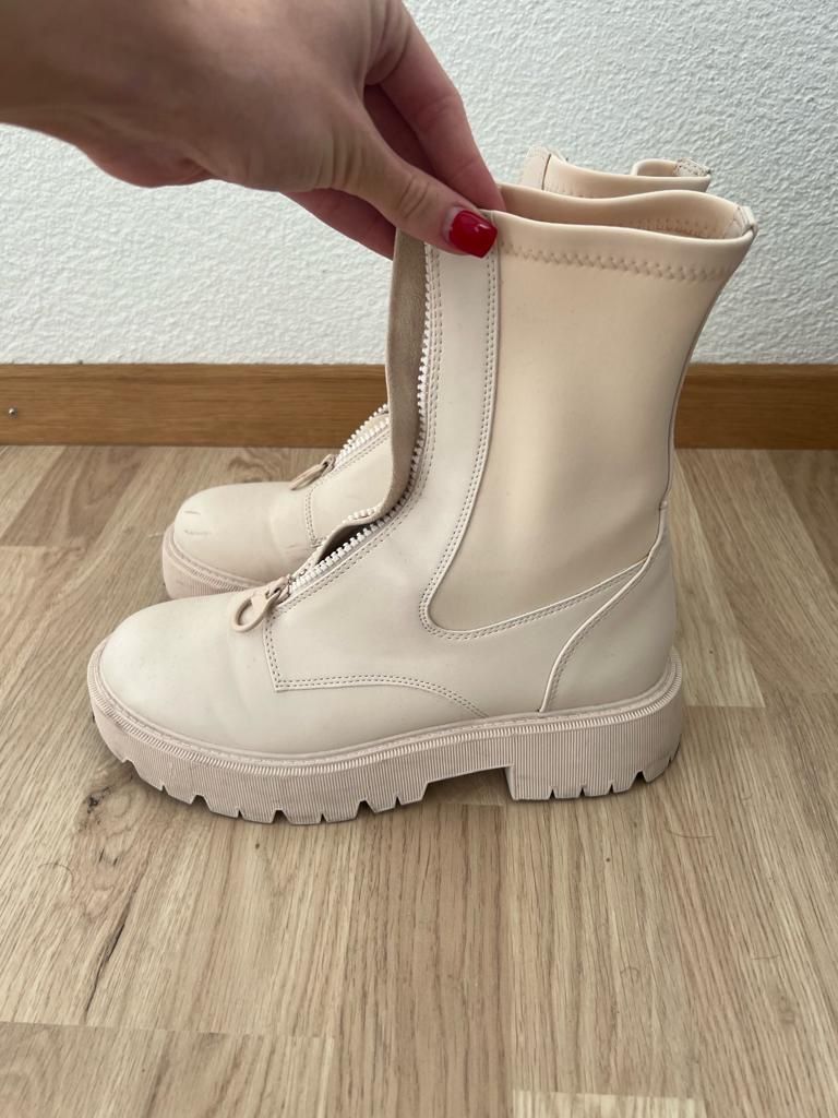 Bershka Scarpe da donna: Cream Boots - EU 39 – Usato da Zürich venduto da llor.dell 2