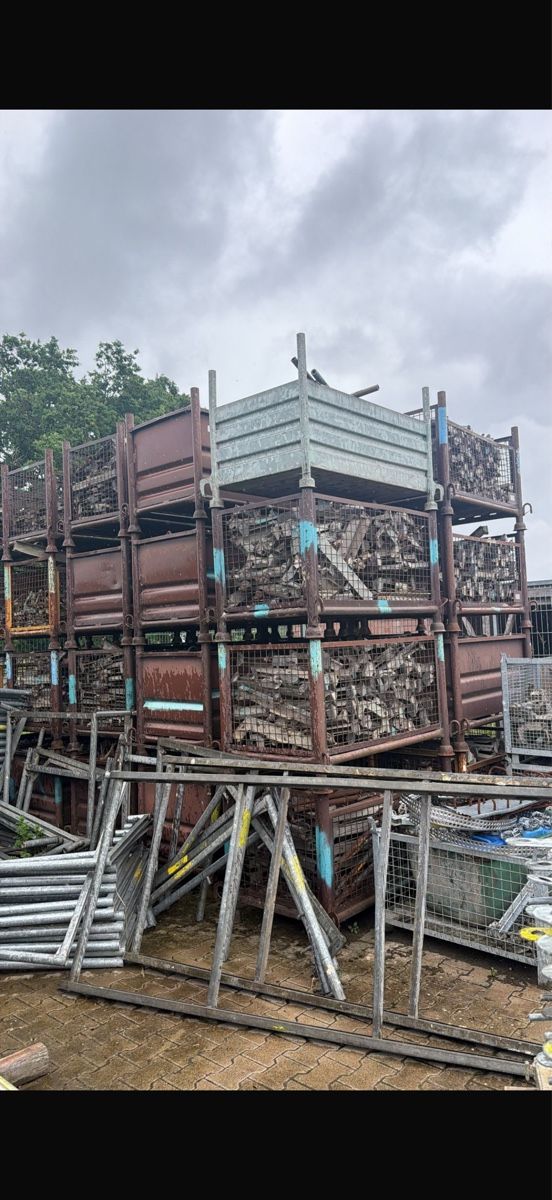 Altri materiali per l'edilizia: Schalungen (Manto Schaltafeln) – Usato da Flawil venduto da arben040 3