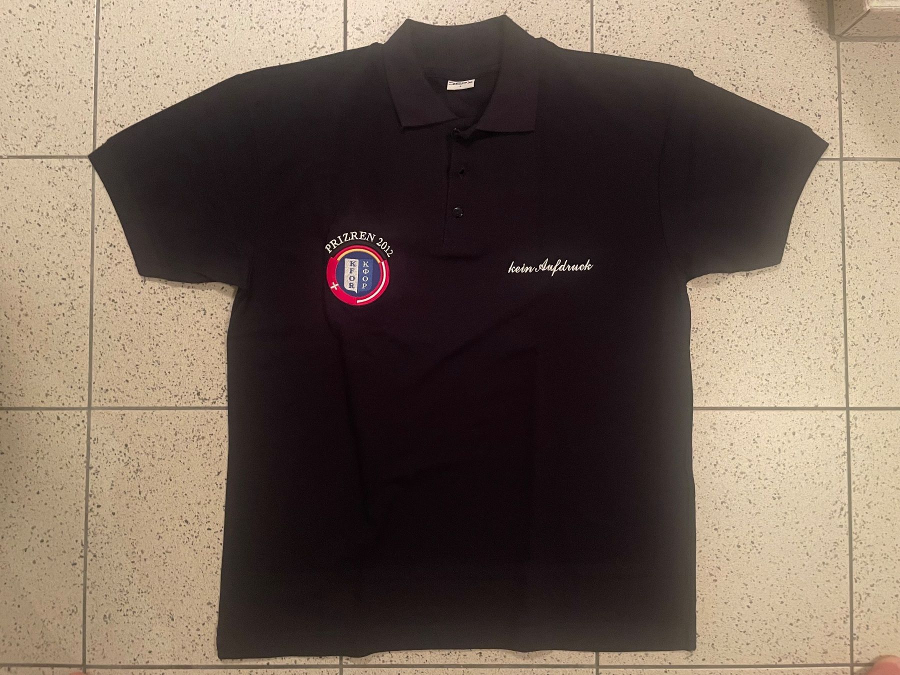 Uniformi: Armee Polo Shirt "Prizren 2012" – Usato da Wila venduto da Lokelo