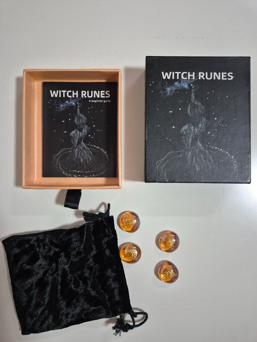 Livres: Witch Runes Set mit Anleitung – D'occasion à Zell ZH par Ulanbator