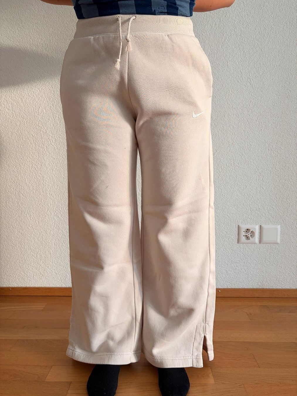 Nike Pantaloni: Damen Nike Jogginghose, hellbeige, Grösse S – Nuovo (secondo la descrizione) da Wil SG venduto da adi9k