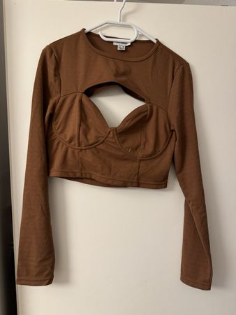 Crop top marron automne/hiver avec découpe - Taille M