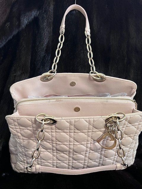 Dior Taschen für Damen: Dior Rose Leder Schultertasche – Gebraucht aus Schlieren von Fangolf 1