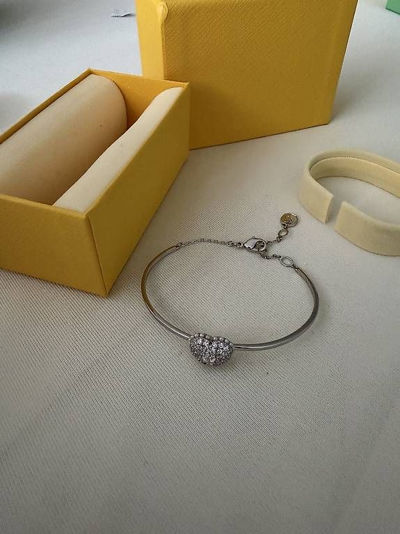 Bracciali & Braccialetti: Swarovski Hyperbola Bangle Herz Armband  – Usato da Frauenfeld venduto da don_h5zs 1