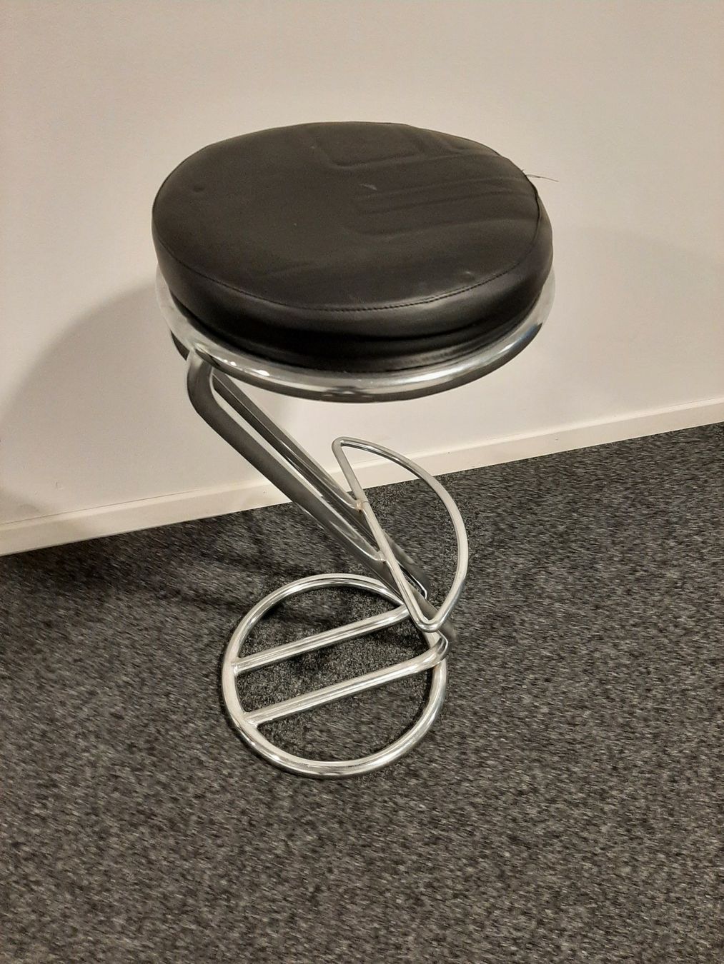 Sgabelli: 2x Barhocker Leder schwarz Metall chromiert Designobjekt – Usato da Zürich venduto da leo_6bbs