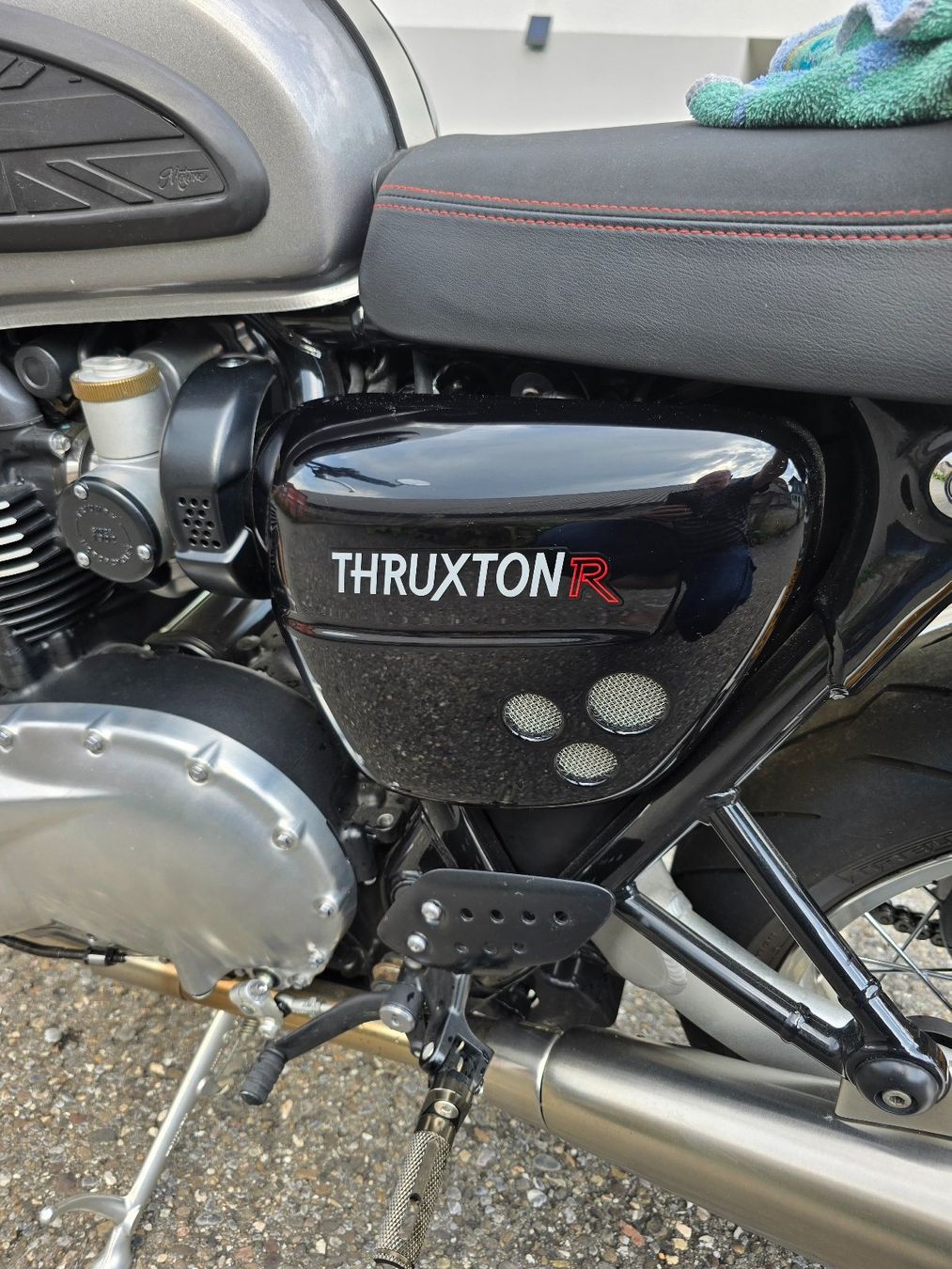 Triumph Route: Triumph Thruxton 1200 R  Umbau – D'occasion à steffisburg par daclasera 5