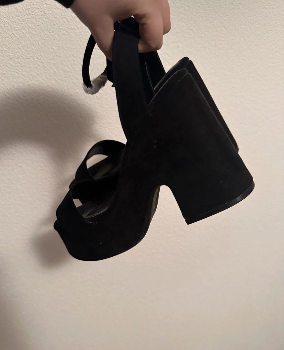 Bershka Damenschuhe: High Heels NEU – Neu und originalverpackt aus Triengen von Meetmeatthebodega 1