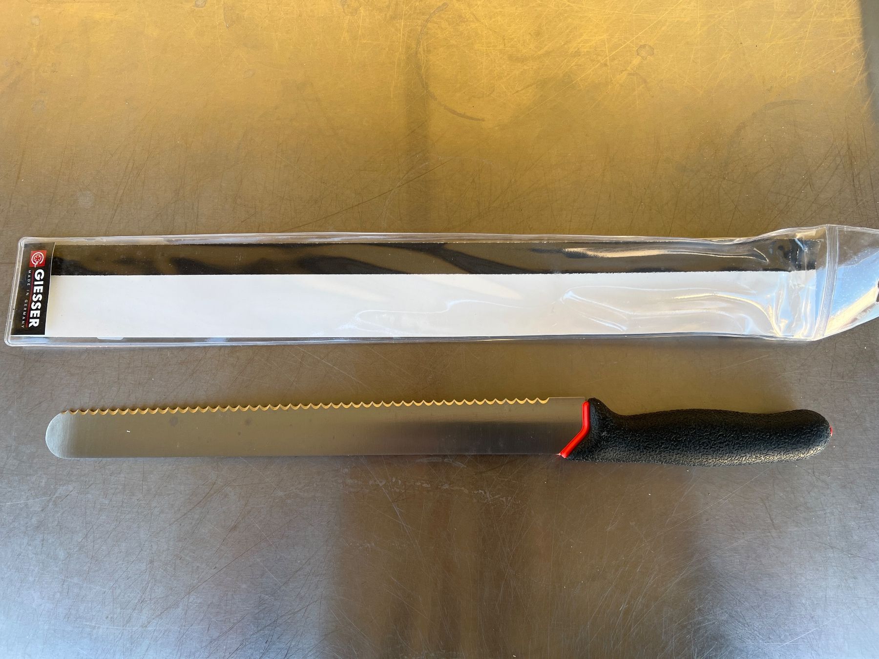 Coltelli da cucina: Konditorsäge 31cm Giesser Prime Line – Nuovo e nell'imballaggio originale da Gossau SG venduto da Sombat 1