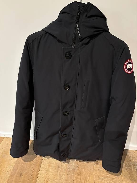 Canada Goose Jacken: Canada Goose Winterjacke Parka / Grösse M – Gebraucht aus Zwingen von leu_b6jz