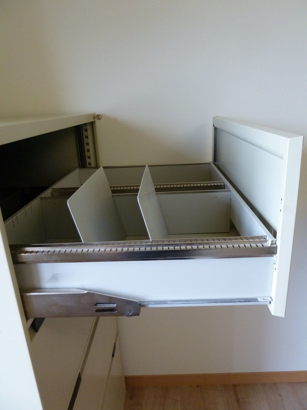 Bigla Armadi: Bigla Aktenschrank 1 – Usato da Rüti ZH venduto da voprar 1